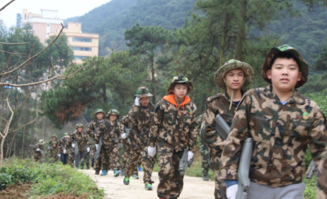 “少年特种兵”军事冬令营（北京战区）