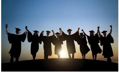 对外经济贸易大学在职研究生报名时间有限制吗?